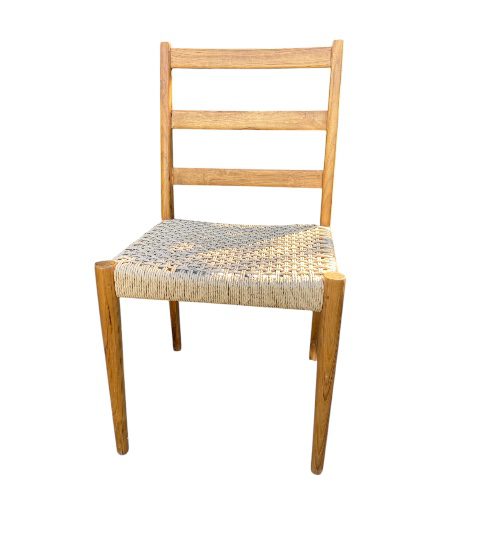 Silla Lucía de Teca y Ratán, Diseño Natural y Ligero