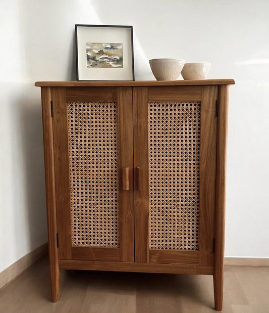 Buffet de Apoyo Igor con puertas de ratán, estilo moderno