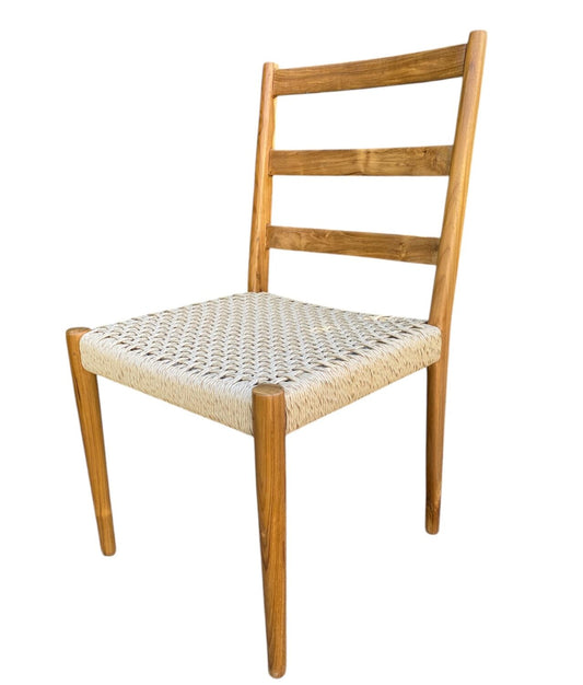Silla Lucía de Teca y Ratán, Diseño Natural y Ligero