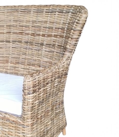 Sitial de Ratán Natural Dora con Cojín Blanco – Elegancia Acogedora
